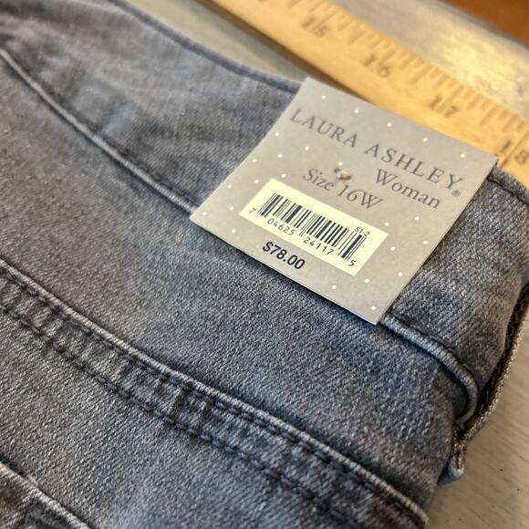 NWT Laura Ashley Gray Tummy Slimming Bootcut Jeans Sz 16 W Rhinestone Pockets - Picture 7 of 8